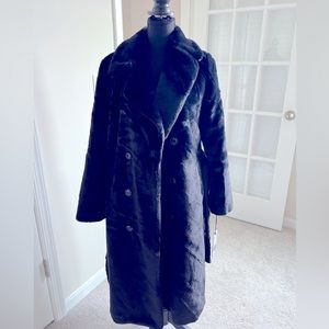 🔥 NWT UGG Super Soft faux fur full length button up coat with belt.